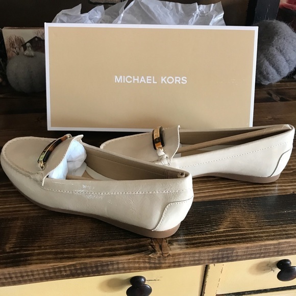 NWB Michael Kors Tan Leather Slip Ons 5.5 - Picture 2 of 6